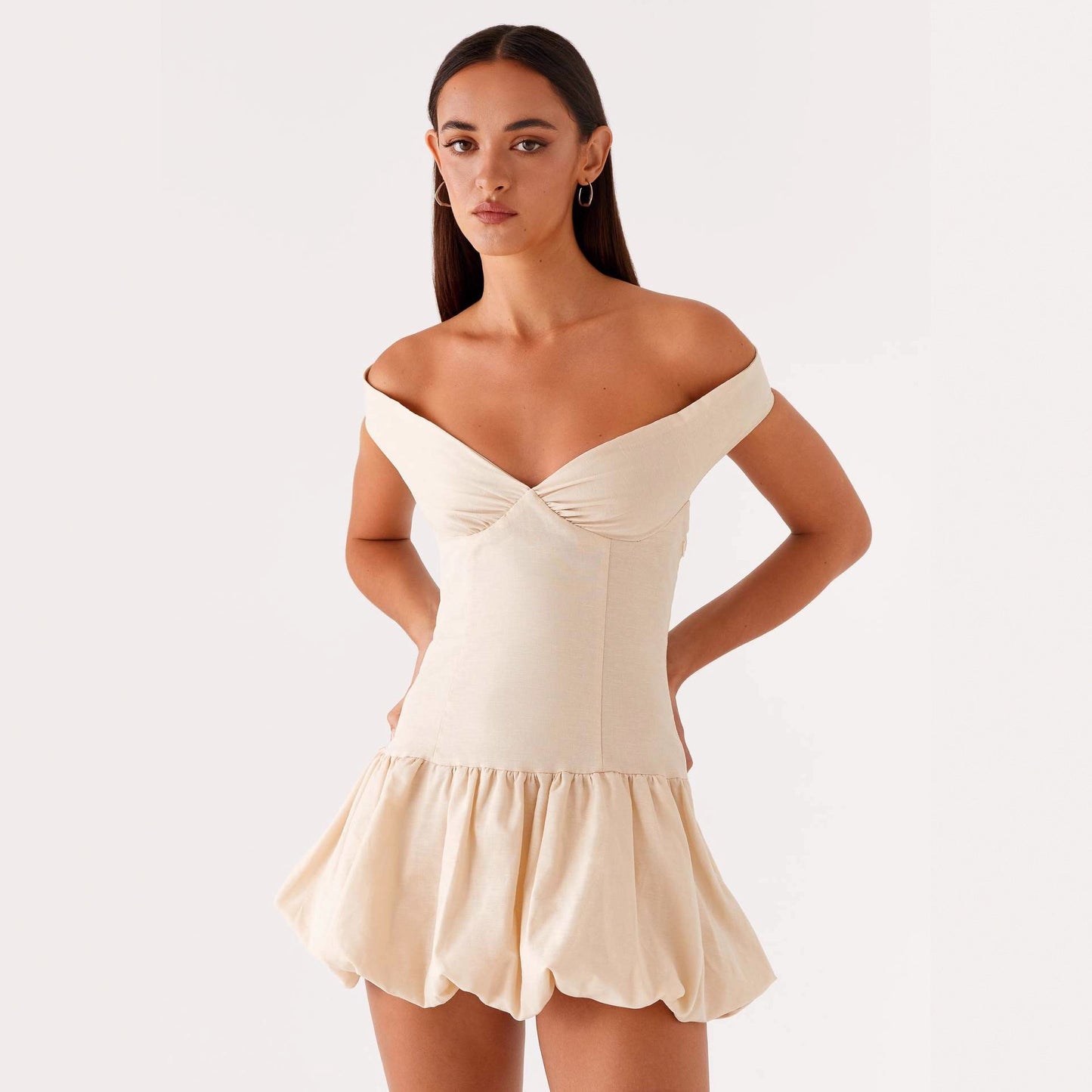 Spicy Girl Polka-Dot Halterneck Waist-Cinching Figure-flattering Dress